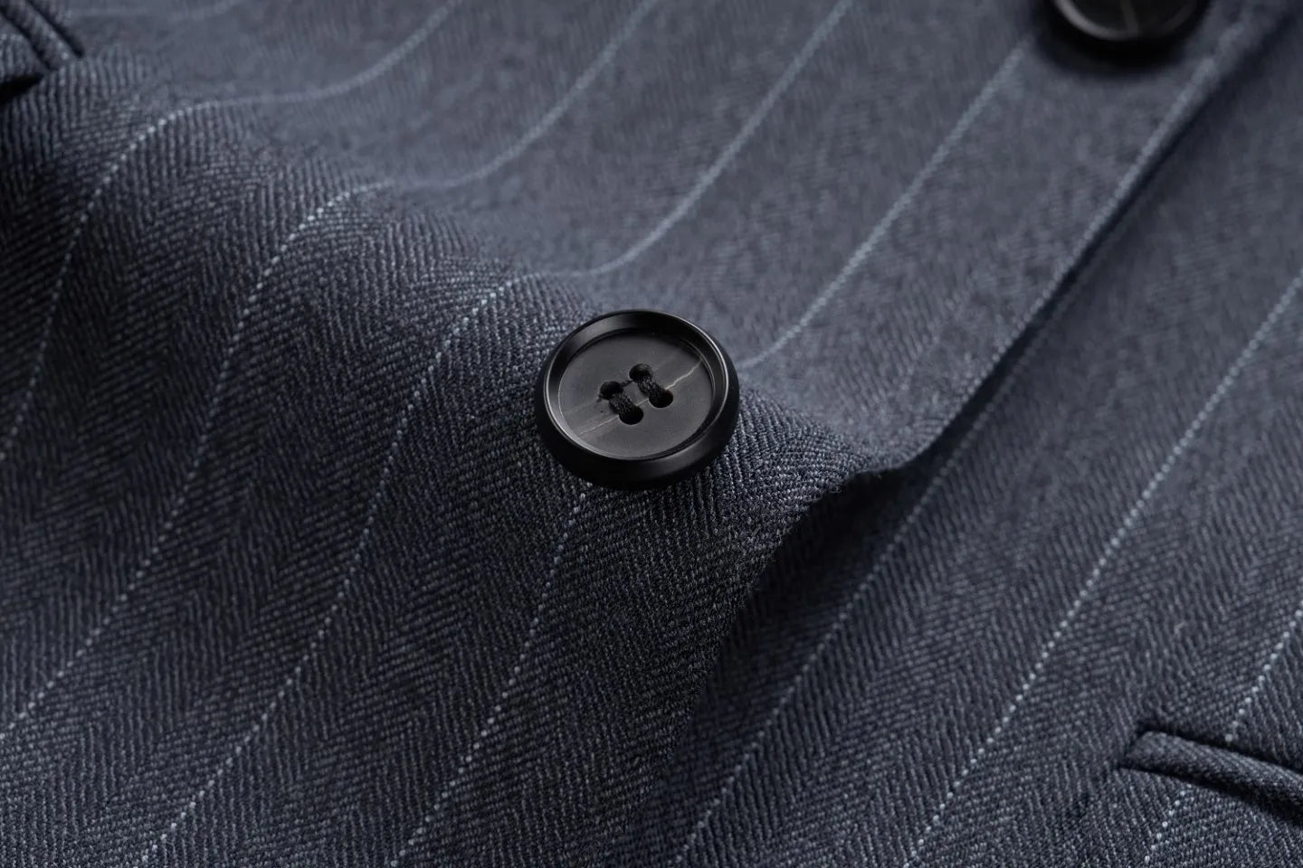 2025 Muscular Groom Suits US Sizes 3D Tailored Italian TR for Broad Shoulders Wedding & Business Set with Adjustable Trousers