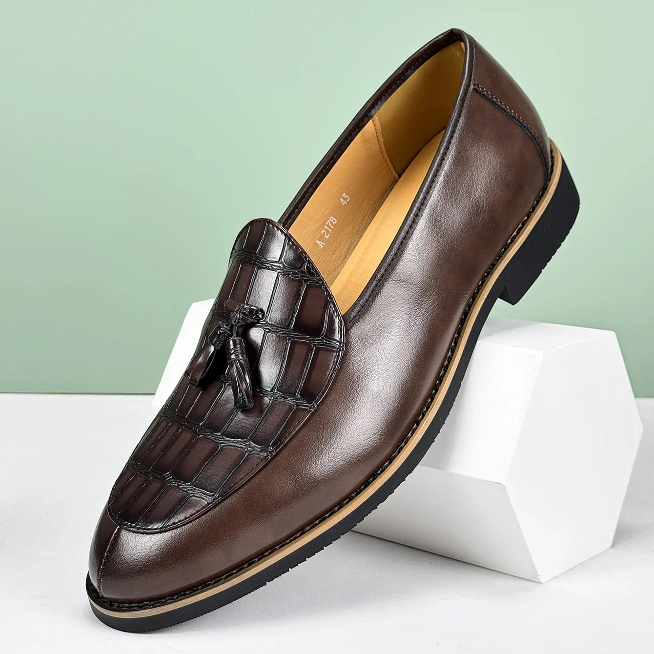 New Men Formal Leather Shoes British Style Tassels Loafers Pointed Toe Breathable Non-Slip Business Casual Wedding Office Shoes