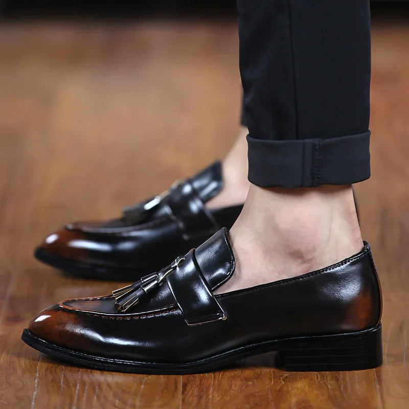 Fashion men's hair stylist pointed shoes British casual bright face retro small leather shoes nightclub fringe fashion shoes