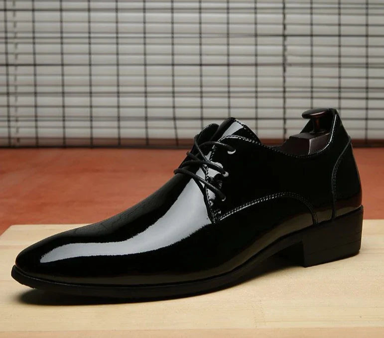 Black Pointed Toe Bright Upper Dress Shoes Man Elegant and Classic Leather Not Casual Office Business 39 Social Shoe for Men