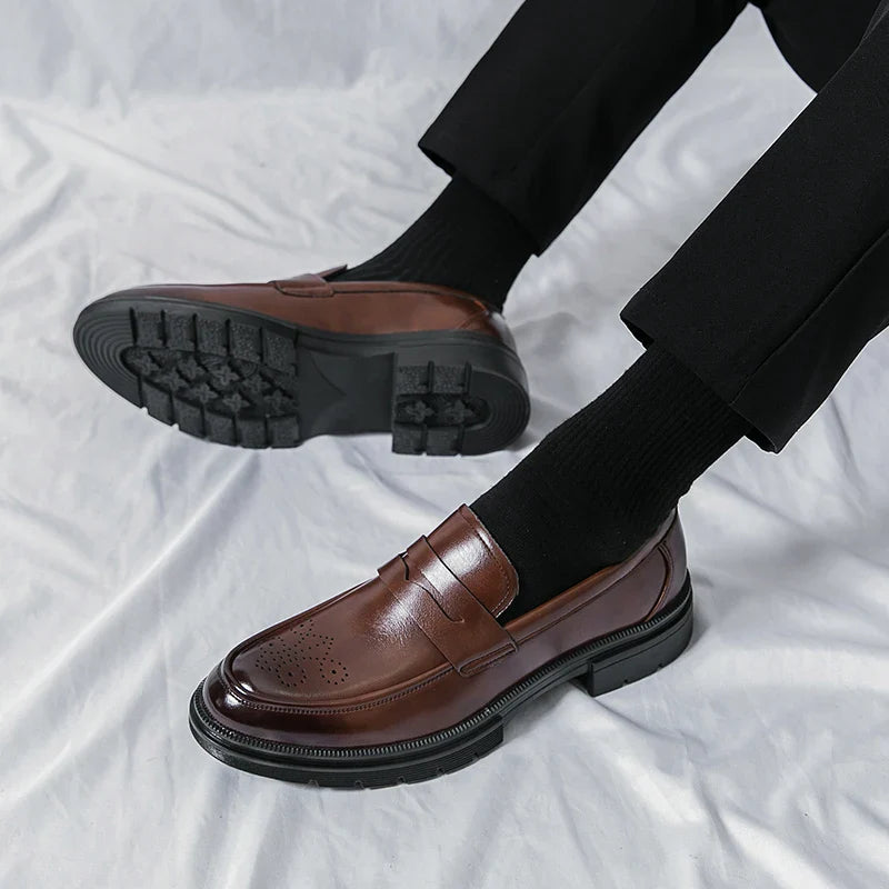 Spring and autumn men's business casual shoes breathable carved leather shoes British fashion platform pointed leather shoes 46