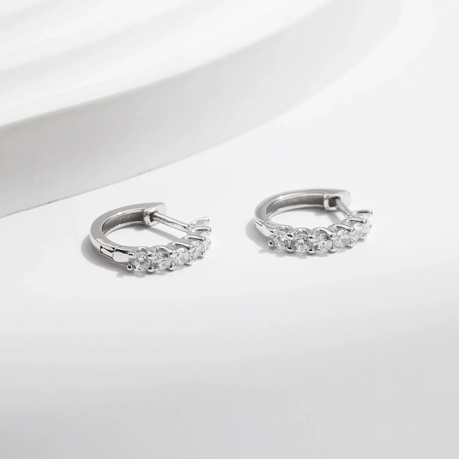 D Color Moissanite Small Hoop Earrings 925 Sterling Silver Hollow Sparkling Ear Buckles For Women Wedding Fine Jewelry