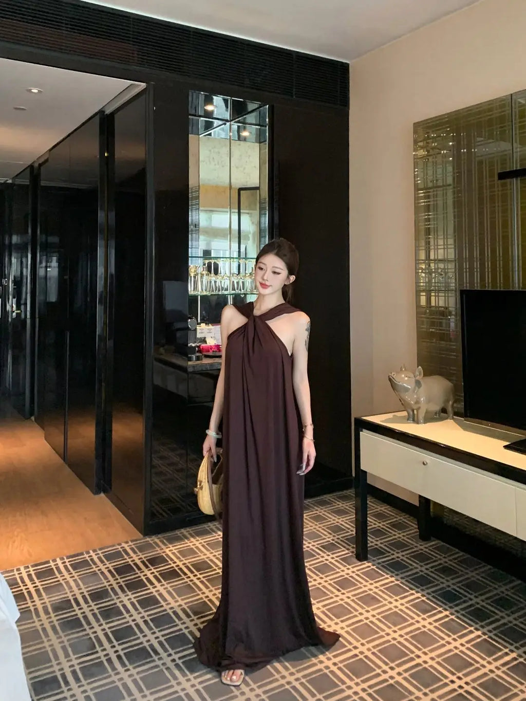 French Temperament Coffee Color Sleeveless Hanging Neck Dress For Women In The Summer Of 2026, New Slim And Flowing Long Dress
