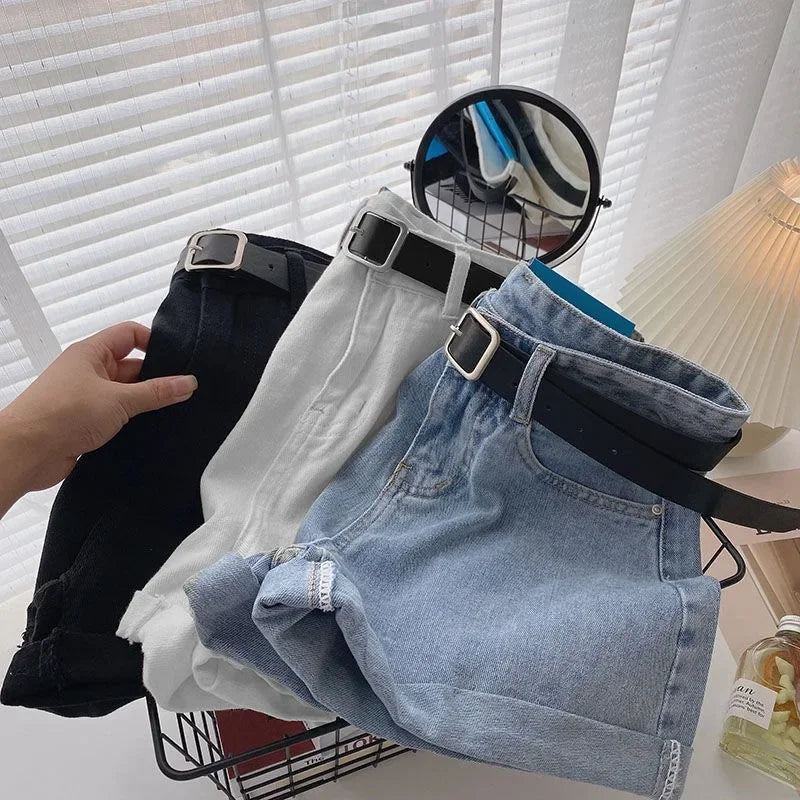 شورت جينز نسائي بقصة فضفاضة وخصر عالٍ ونسيج خفيف