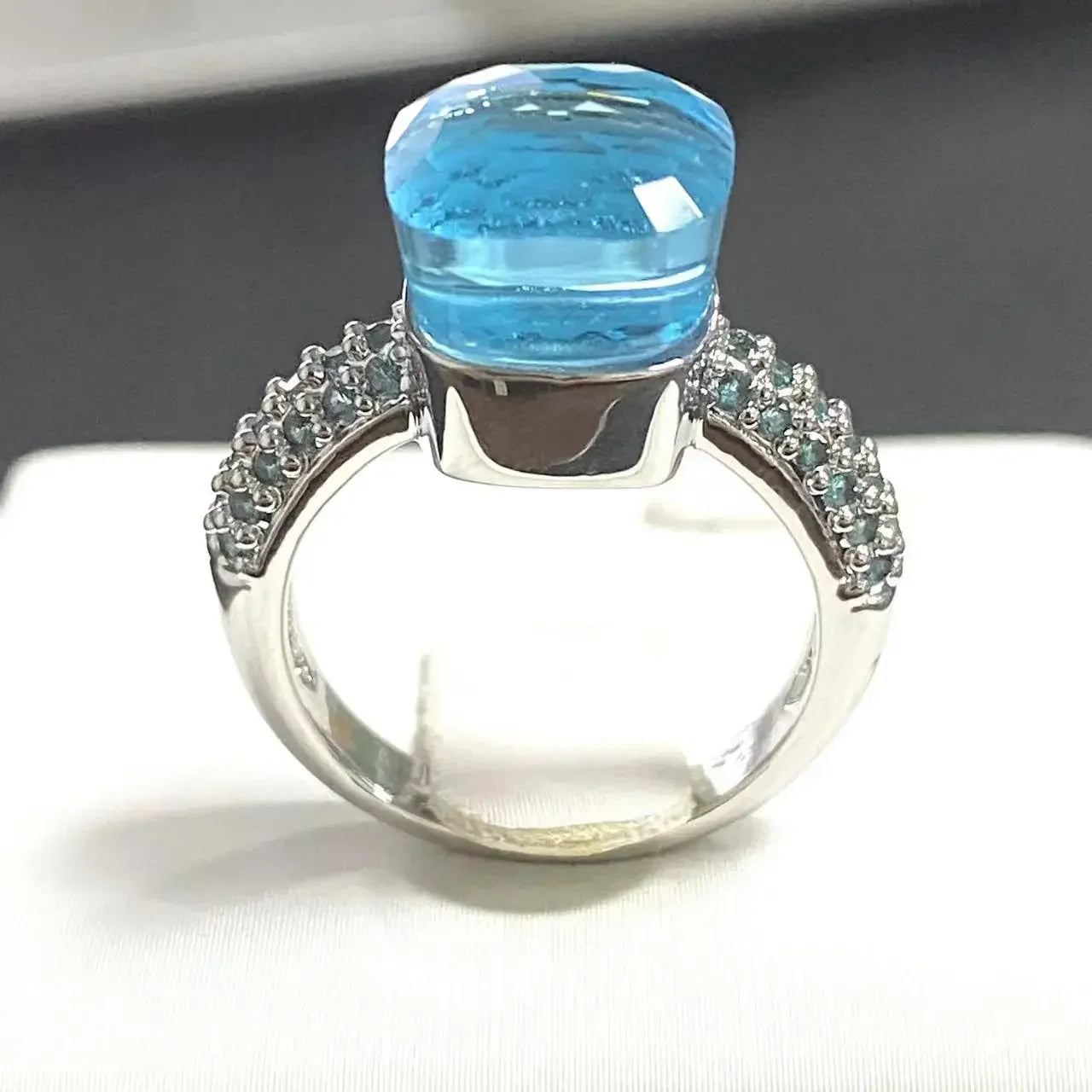 10.6mm Classic Ring for Women Light Blue Zircon Blue Topaz Candy Water Drop Crystal Ring Platinum Plated Jewelry Gift