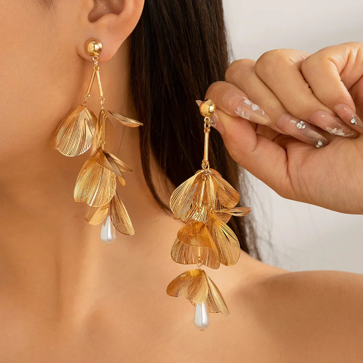 Exaggerated Temperament Metallic Texture Stereo Ginkgo Leaf Flower Imitation Pearl Tassel Dangle Earrings for Women Jewelry Gift