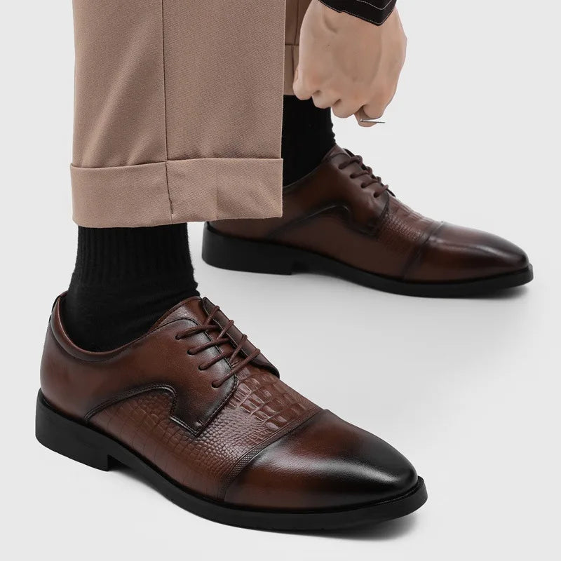 New Lace Designer Elegant Shoes Man Spring Autumn Business Casual Leather Shoe Male Fashion Solid Color Wedding Dress Shoes Man