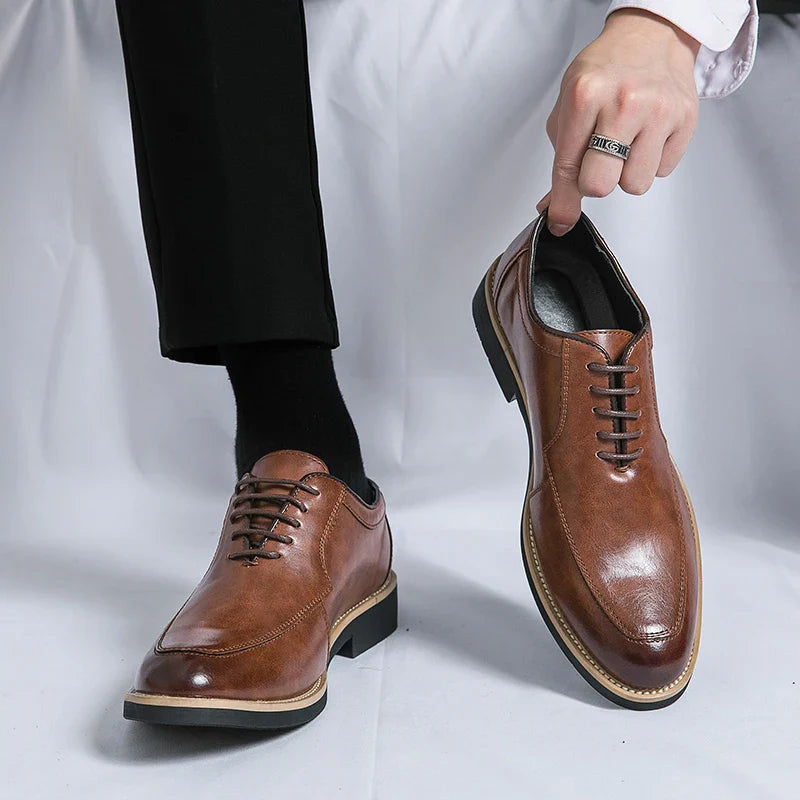 Hot Selling Pointed Dress Shoes Europe America Casual Versatile Men's Low Top Shoes High-end Banquet Office Men's Business Shoes