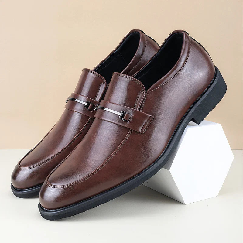 2025 New Metal Decorative Buckle Men's Slip On Loafers Banquets Comfortable Lightweight Non Slip Breathable Leather Shoes