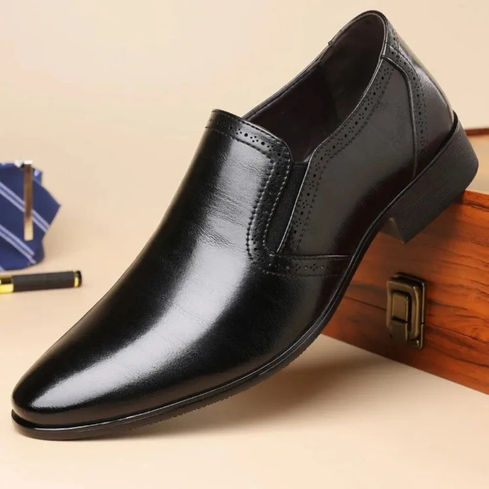 Spring Autumn New Designer Dress Shoes for Men Solid Color Fashion Formal Business Casual Leather Shoes Male