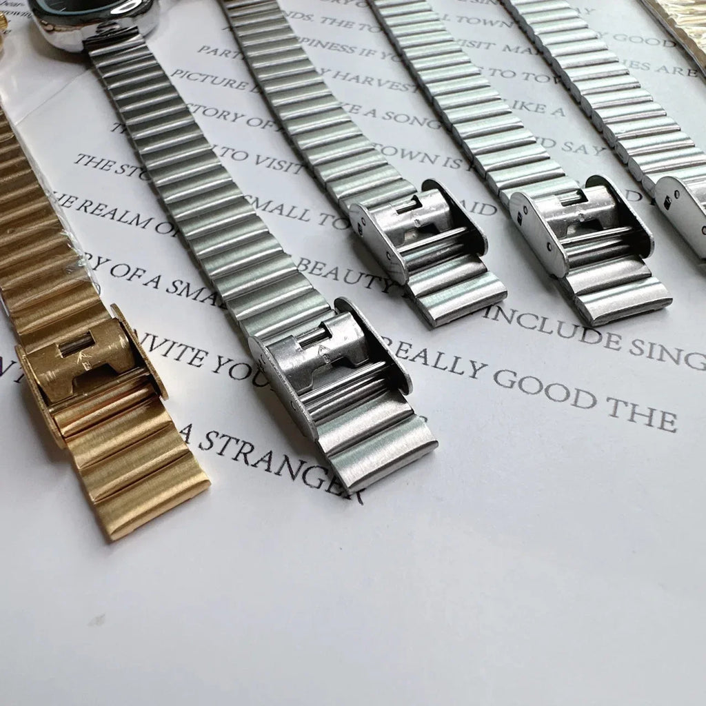 New Women's Watch Simple Chain oval dial Compact Korean Version Versatile Clothing Female Fashion Quartz Wristwatches