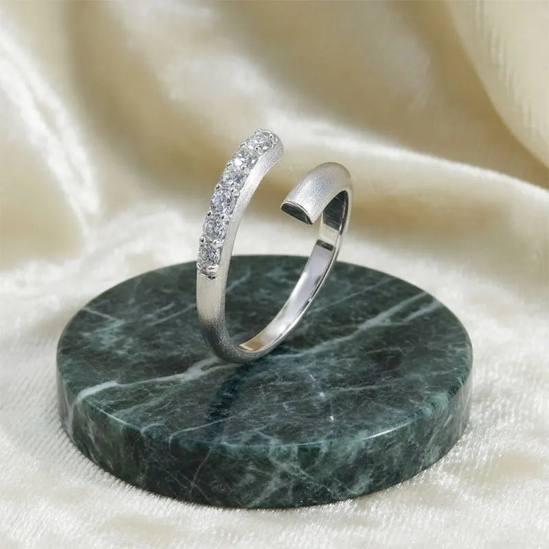Trendy Test Passed Moissanite Rings for Women Sparkling Wedding Lab Diamond Band Fine Jewelry 100% S925 Sterling Silver