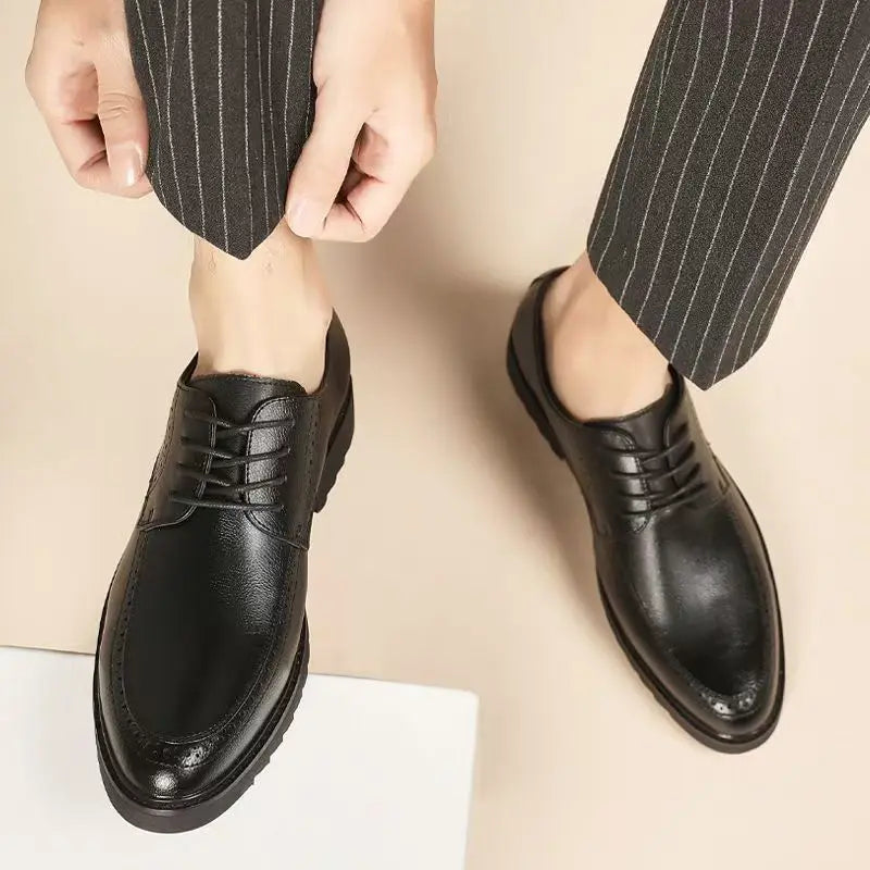 New Lace Designer Black Dress Shoes for Men Spring Autumn Fashion Business Casual Shoes Male Soft Sole Retro Leather Shoe Man
