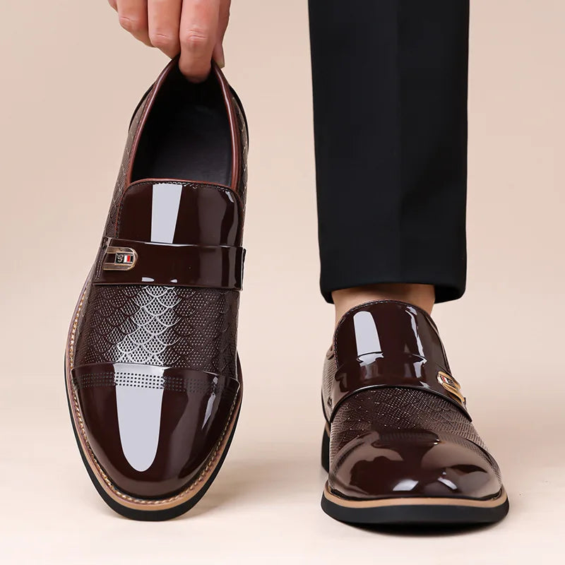 New Designer Patent Leather Wedding Shoes for Men Solid Color Business Casual Shoes Male Spring Autumn Fashion Dress Shoes Man