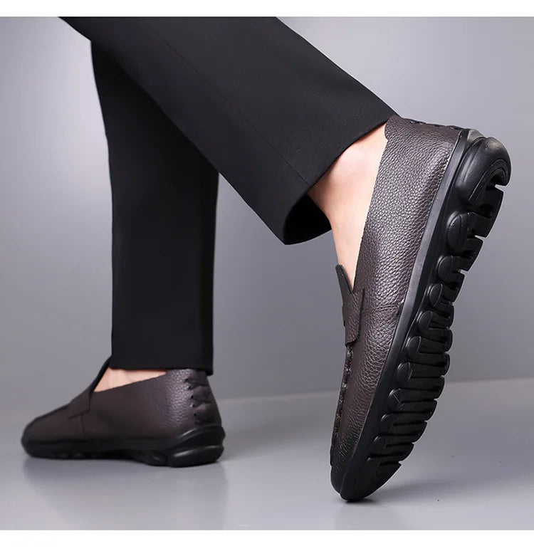 2026 Spring Autumn New Loafers Male Solid Color Fashion Casual Leather Shoes Male Soft Sole Light Driving Shoes Man