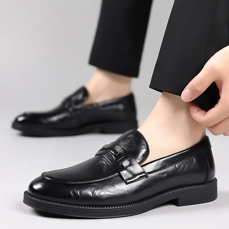 Men's Casual Leather Shoes 2026 New Spring Season Loafers for Men with Slip-On Flats British Style Men Walking Shoes Moccasins