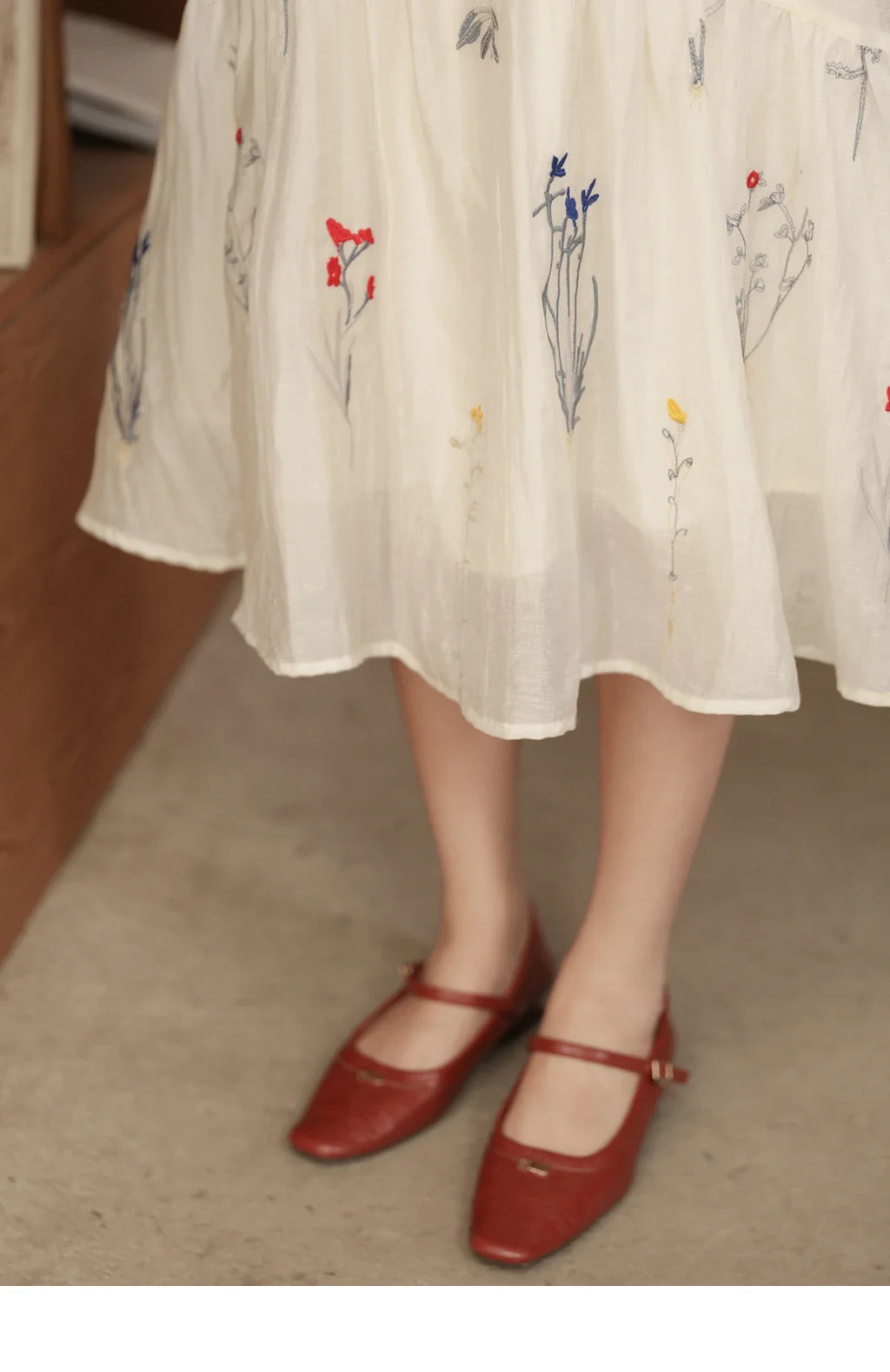 Beige Flower Embroidered Dress for Women 2025 Autumn Curved Collar Lantern Sleeves Tied Waist Long Dresses MXE41L2487