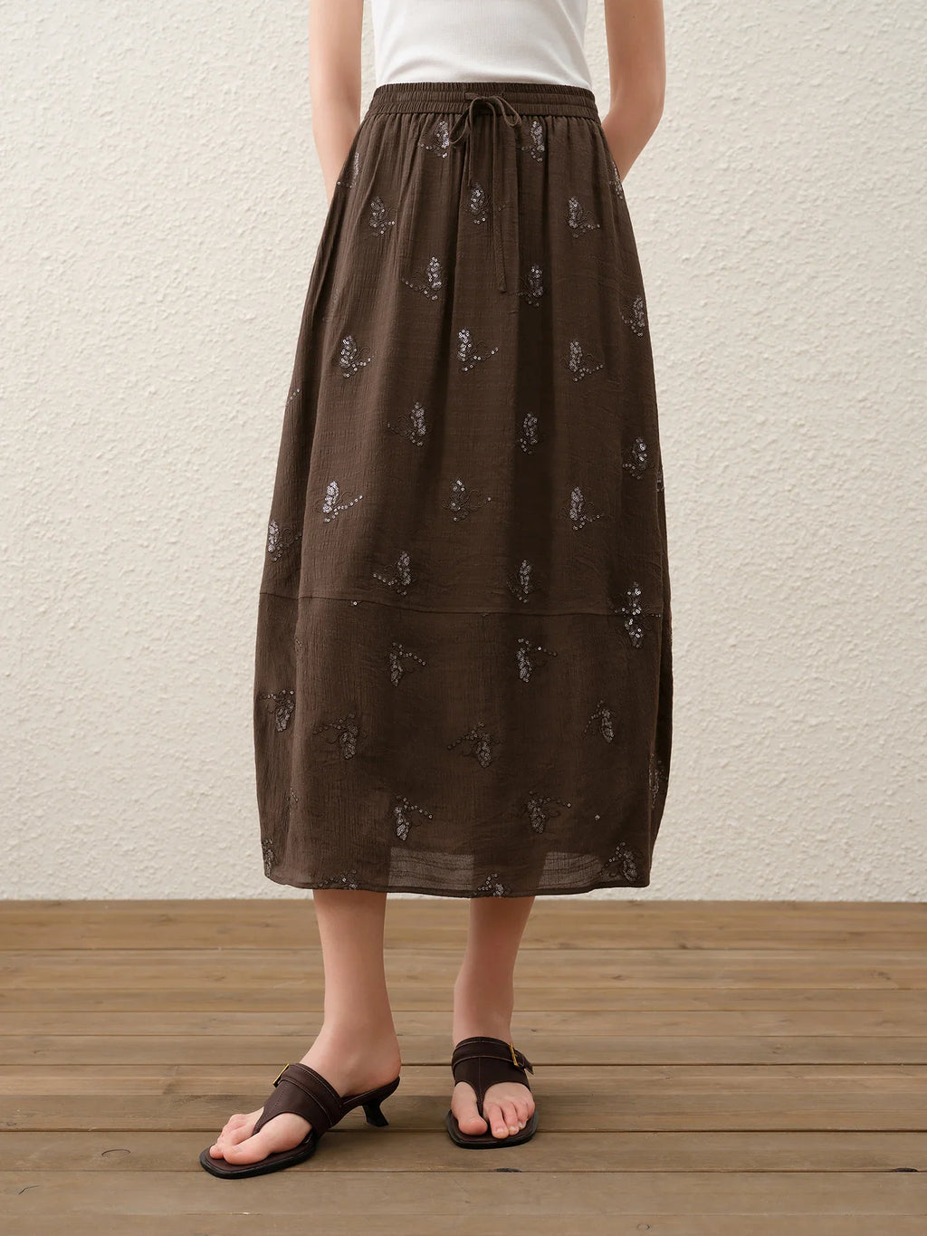 Fashionable Embroidered Sleeveless Top and Tulip Skirt Elastic Waist Retro Women 2026 Summer New Arrival Set
