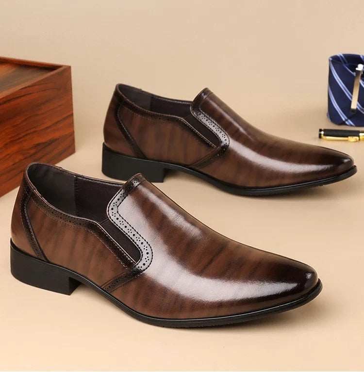 Spring Autumn New Designer Dress Shoes for Men Solid Color Fashion Formal Business Casual Leather Shoes Male
