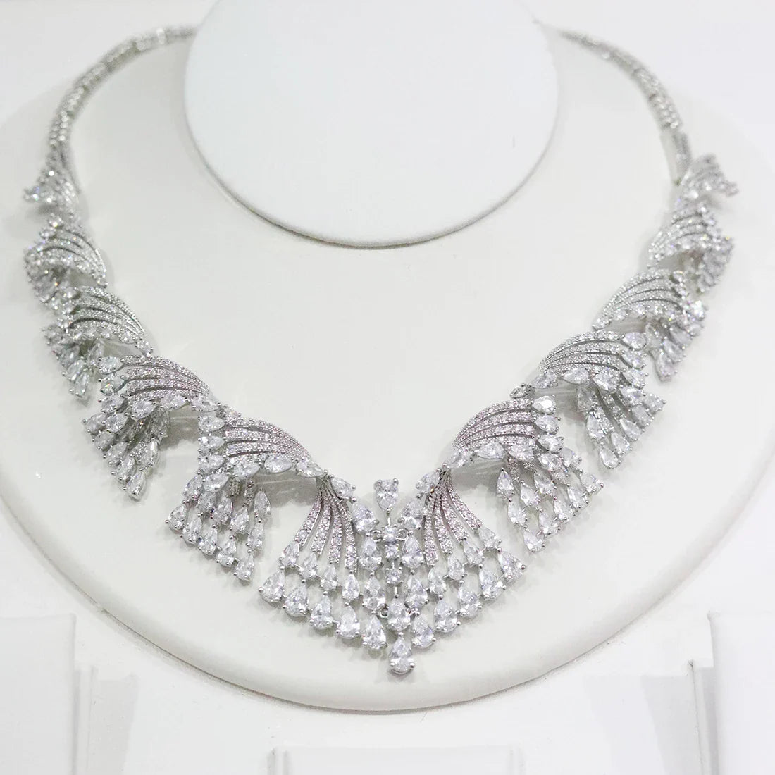 New White cubic zirconia Necklace Set Retro Palace Style Jewelry Women's Dress Decoration Suitable for Wedding Ball Bride Gift