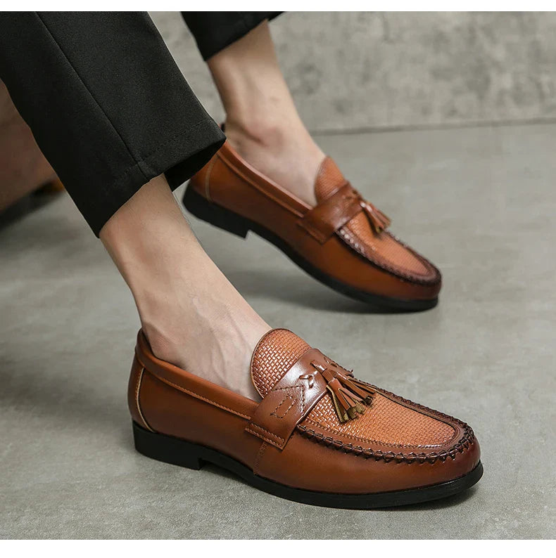 Men's Dress Shoes High Quality Brogues Casual Business Leather Shoes Social Party Leather Loafers Male Tassel Wedding Shoes
