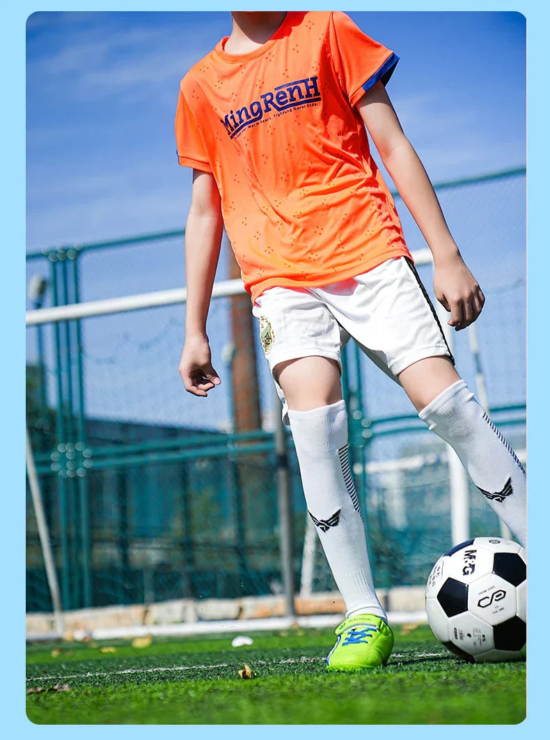 Kids Unisex Soccer Shoes Boys Grils Football Boots Non-Slip Training Indoor Outdoor Athletic Shoes Breathable Ultralight Sports
