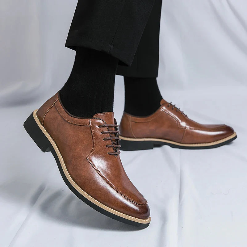 Hot Selling Pointed Dress Shoes Europe America Casual Versatile Men's Low Top Shoes High-end Banquet Office Men's Business Shoes