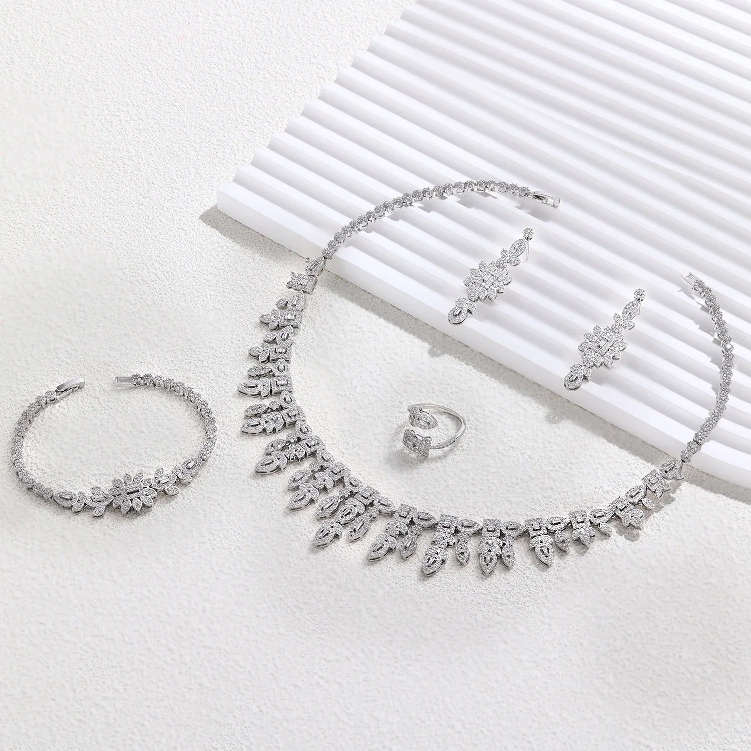 2023 New 4-piece Bride Wedding Jewelry Set Women's Necklace Set Jewelry Elegant Women's Necklace Oxidized Jewelry