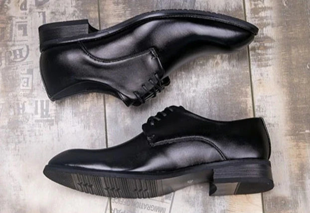 Men's Korean Style Business Casual Leather Shoes with Invisible Height Increase Versatile Pointed Toe British Style Trendy Shoes
