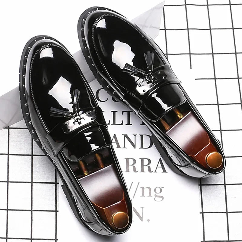 Italy Luxury Brand Loafers Men Shoes Tassel Men Designer Shoes British Style Lacquered Leather Shoes Thick Bottom Wedding Shoes