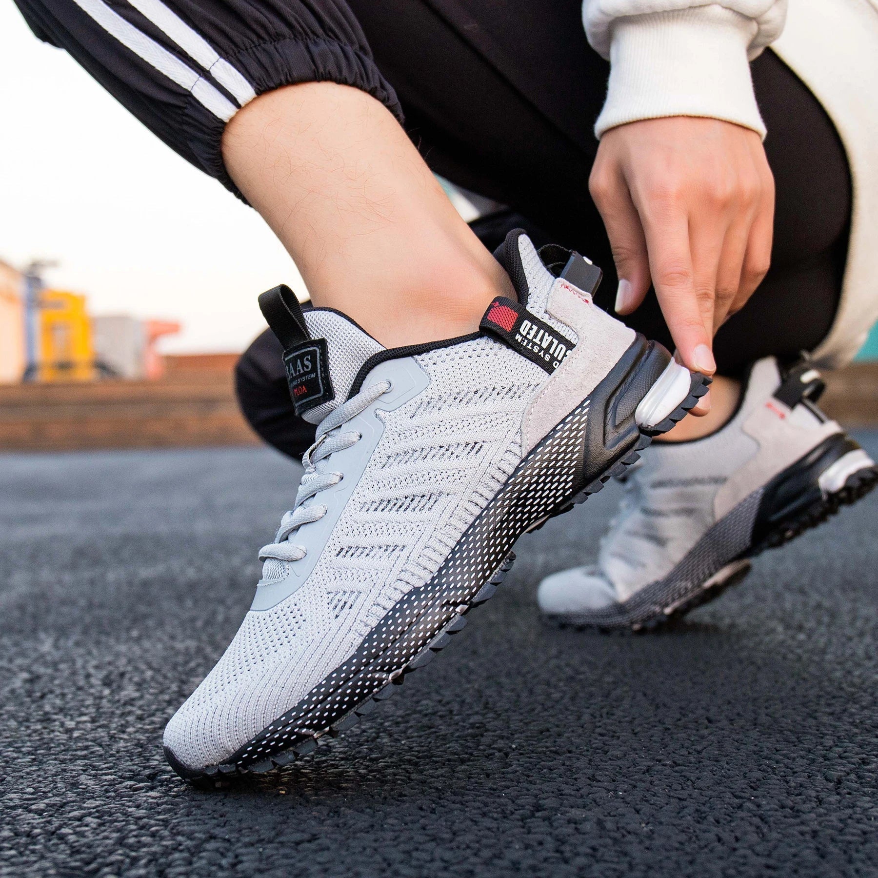 Professional Running Shoes For Men Lightweight Men's Designer Mesh Sneakers Lace-Up Male Outdoor Sports Tennis Shoe