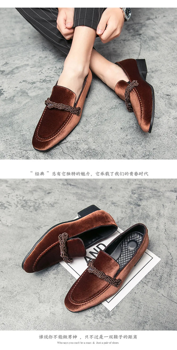 British Style Men Loafers Fashionable Classic Suede Deerskin Casual Dress Brooch Twisted Personality Small Leather Shoes 38-48