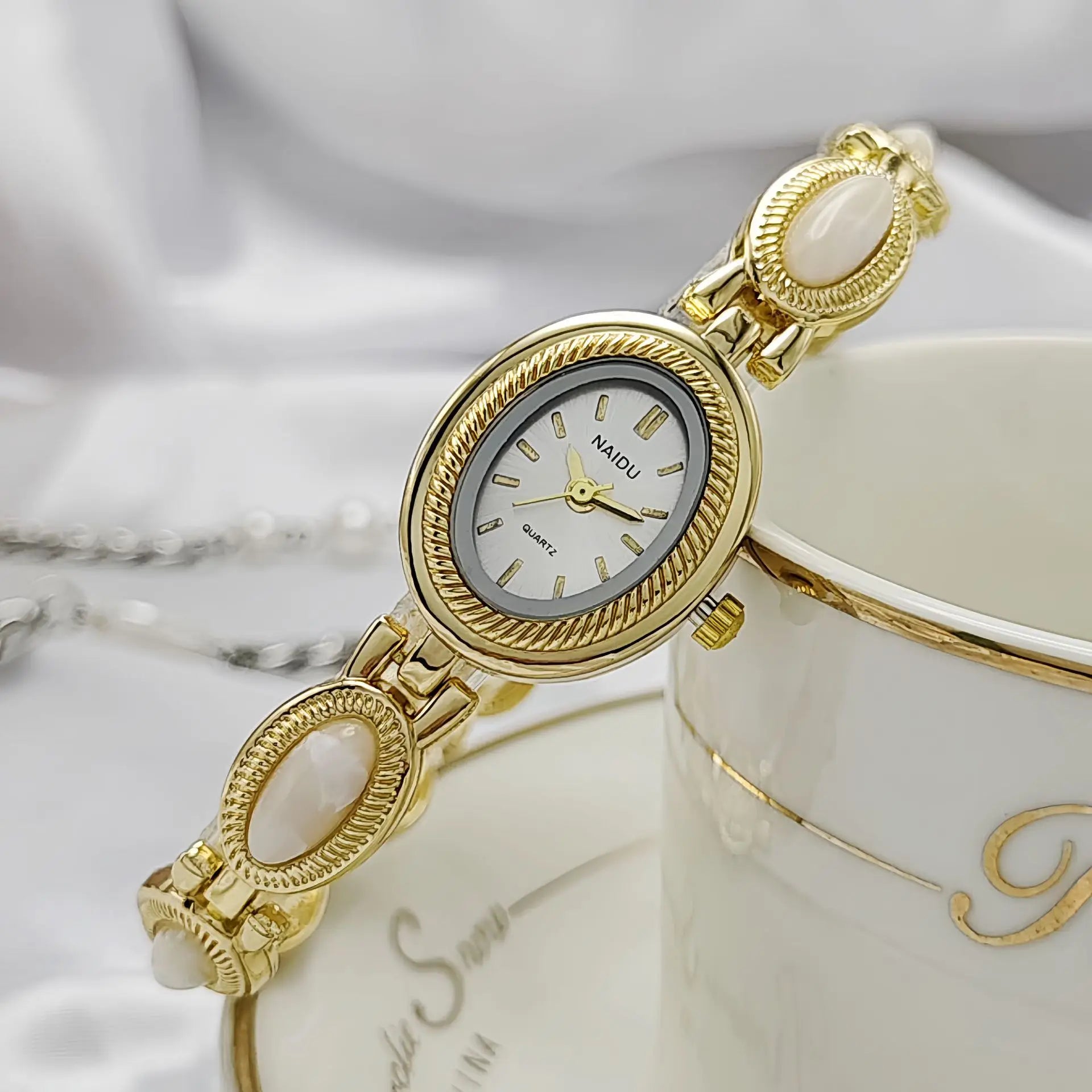 New Vintage Women's Watch with Colored Gemstones Light Luxury Personalized Retro Jewelry Gold Noble Small Cute Bracelet Gift