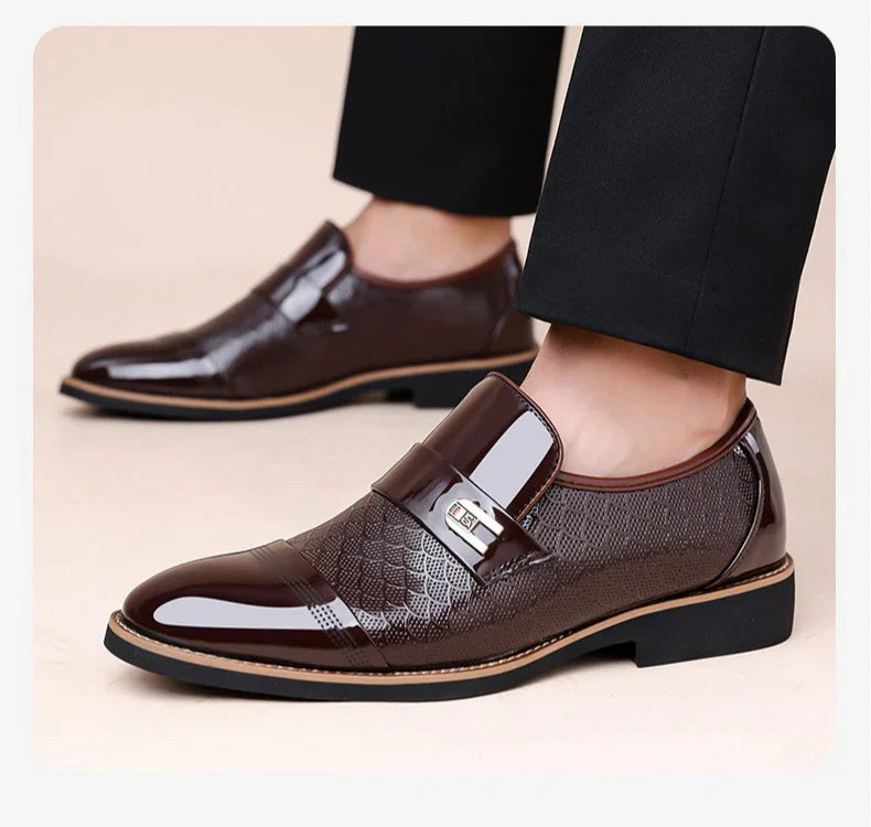 New Designer Patent Leather Wedding Shoes for Men Solid Color Business Casual Shoes Male Spring Autumn Fashion Dress Shoes Man