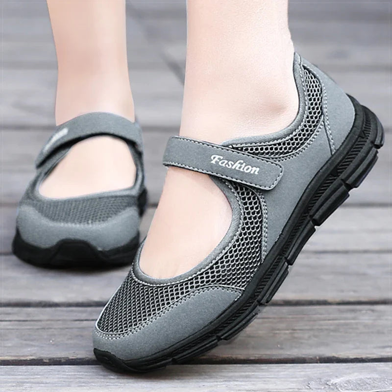 أحذية نسائية خفيفة الوزن من الفولكانايز للنساء بيضاء Zapatillas De Mujer أحذية رياضية كاجوال للربيع والصيف أحذية نسائية مريحة