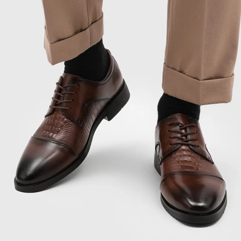 New Lace Designer Elegant Shoes Man Spring Autumn Business Casual Leather Shoe Male Fashion Solid Color Wedding Dress Shoes Man