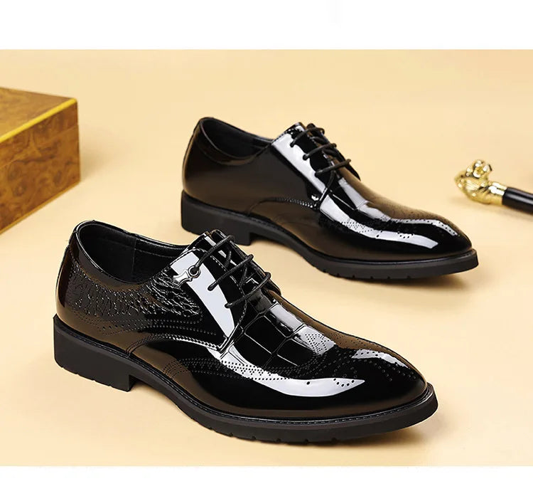 Lace Designer Fashion Business Casual Shoes for Men Spring Summer New Patent Leather Shoes Male Solid Color Wedding Shoe Man