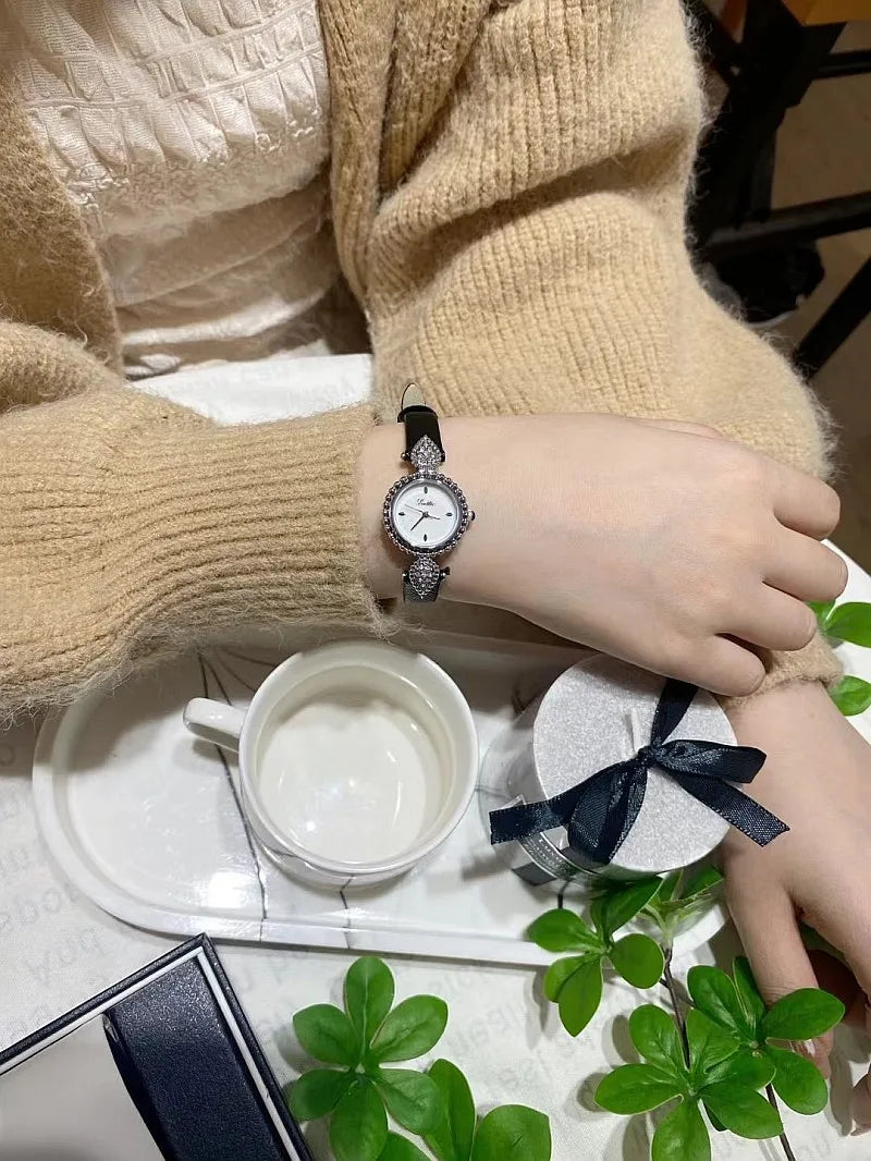 Women Watch Light Luxury Brand Shell Faced Diamond Watches Waterproof Leather Strap Ladies Fashion Quartz Wristwatch gift