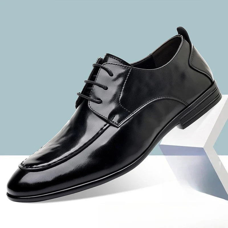 Spring Autumn New Pointed Toe Leather Shoes Men Fashion Business Casual Shoe Male Lace Designer Solid Color Wedding Shoes Man