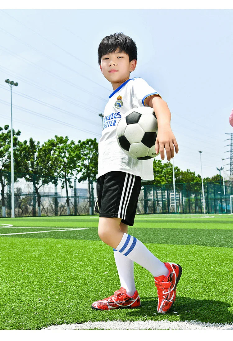 New Men Kids Professional Soccer Shoes Grass Boys Ultralight Football Boots Match Training Shoes Cleats Non-Slip Drop Shipping