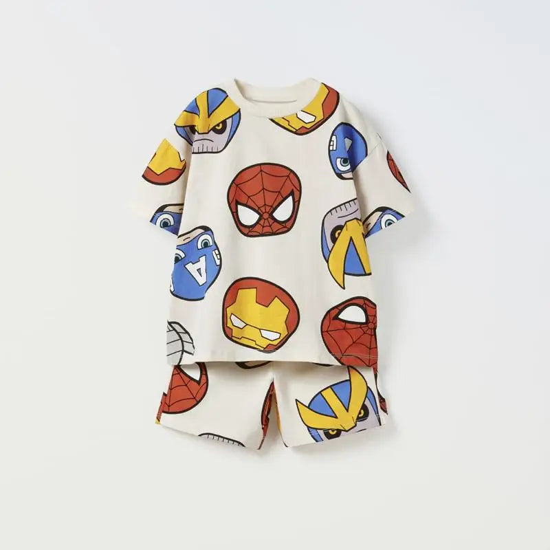 Marvel Boy يضبط ملابسه