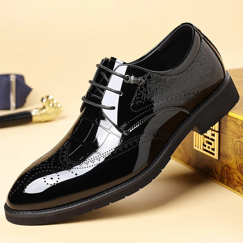 Lace Designer Fashion Business Casual Shoes for Men Spring Summer New Patent Leather Shoes Male Solid Color Wedding Shoe Man