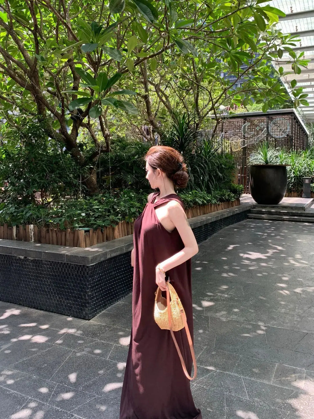 French Temperament Coffee Color Sleeveless Hanging Neck Dress For Women In The Summer Of 2026, New Slim And Flowing Long Dress