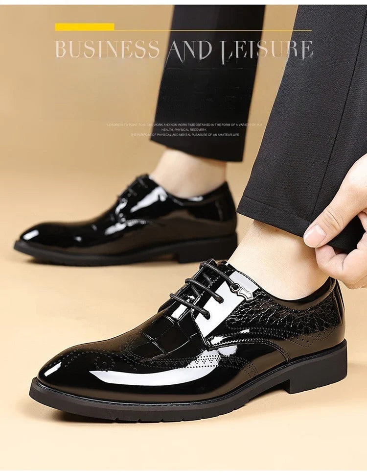 Lace Designer Fashion Business Casual Shoes for Men Spring Summer New Patent Leather Shoes Male Solid Color Wedding Shoe Man