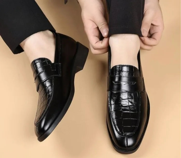 New Men's Leather Shoes Business Casual British Style Breathable Slip-on Loafers Pointed Toe Fashion Sneakers