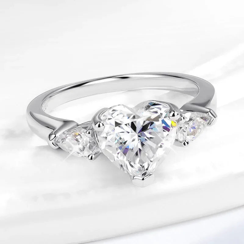 1CT 2CT 3CT 4CT Heart Cut Moissanite Ring for Women 3 Stones Lab Diamond Wedding Band 925 Sterling Silver Jewelry