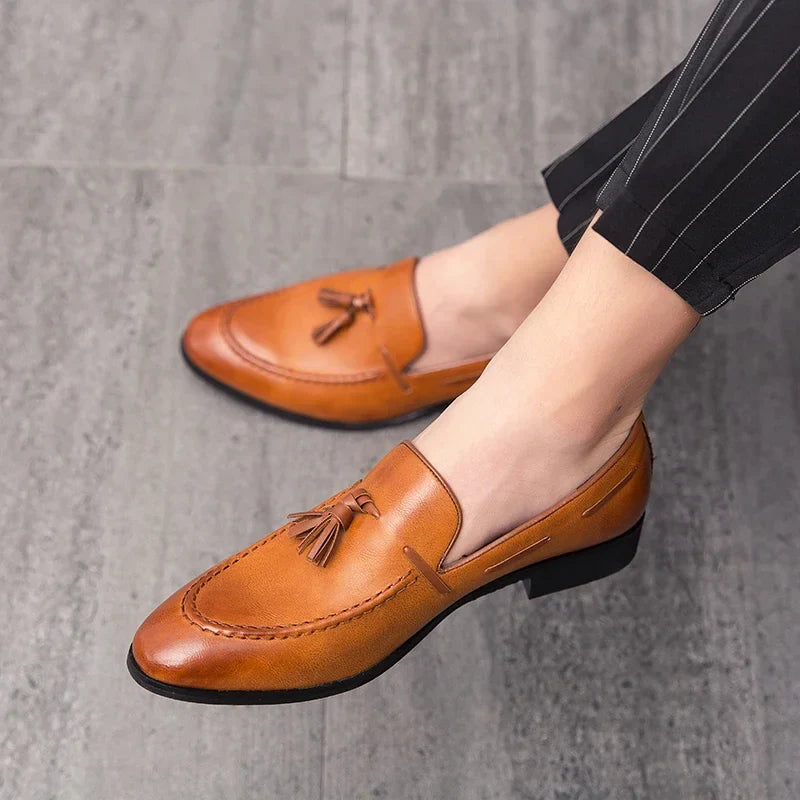 2025 New Men Leather Shoes Pointed Toe Formal Dress Shoes Slip On Men Loafer Tassel Shoe Zapatos Hombre