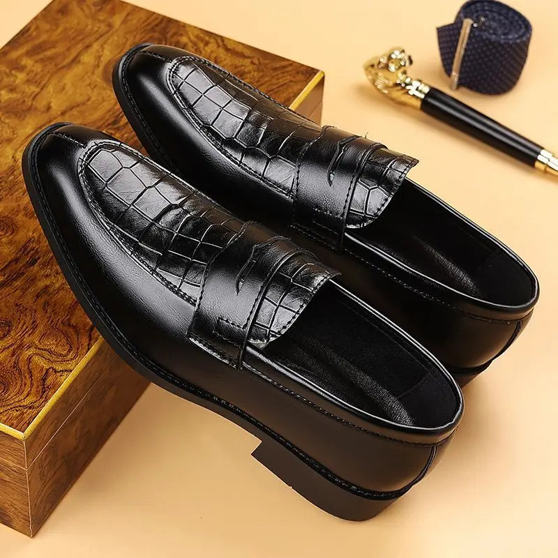 New Men's Leather Shoes Business Casual British Style Breathable Slip-on Loafers Pointed Toe Fashion Sneakers