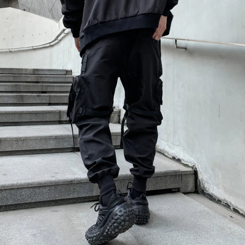 بنطال كارجو تكتيكي بتقنية techwear متعدد الجيوب وربطات وشريط
