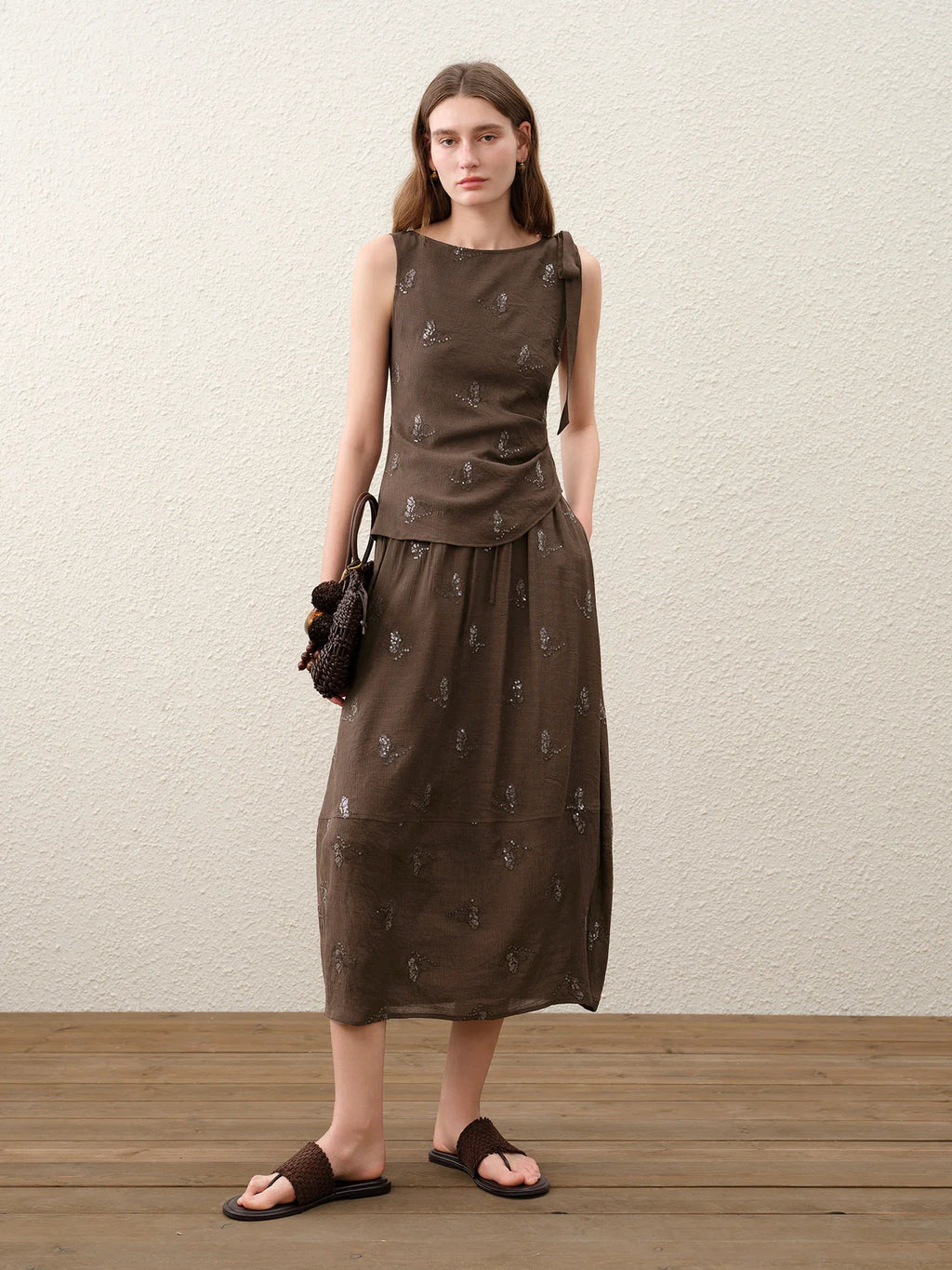 Fashionable Embroidered Sleeveless Top and Tulip Skirt Elastic Waist Retro Women 2026 Summer New Arrival Set
